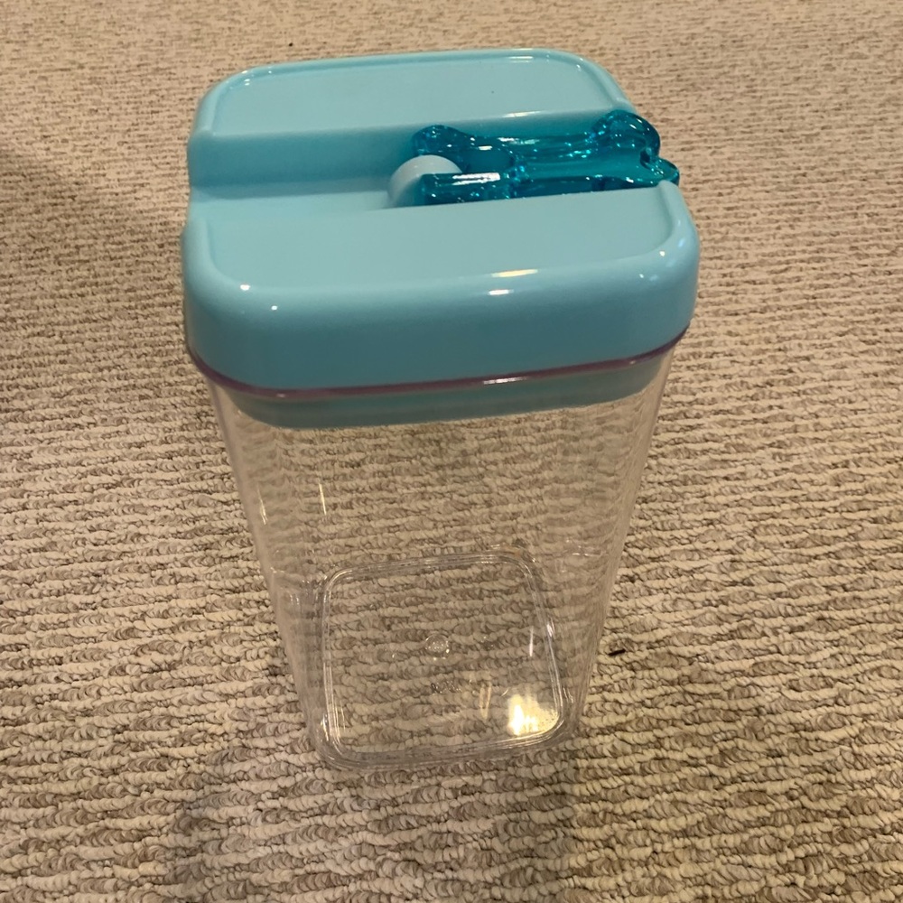 Airtight dog treat container